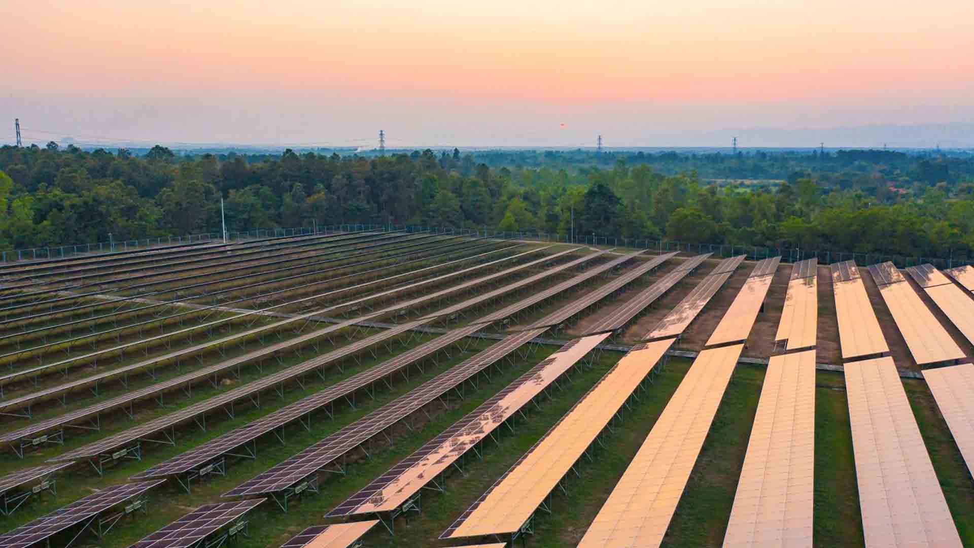 UK residents rally against large solar farms in Lincolnshire - Manama Media